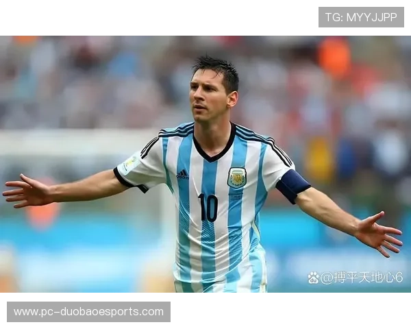 足球巨星传记全景回顾：从草根到巅峰的奋斗历程与传奇人生